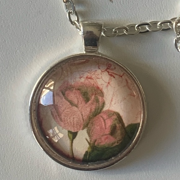 Jewelry - Necklace rose bud glass round pendant charm
